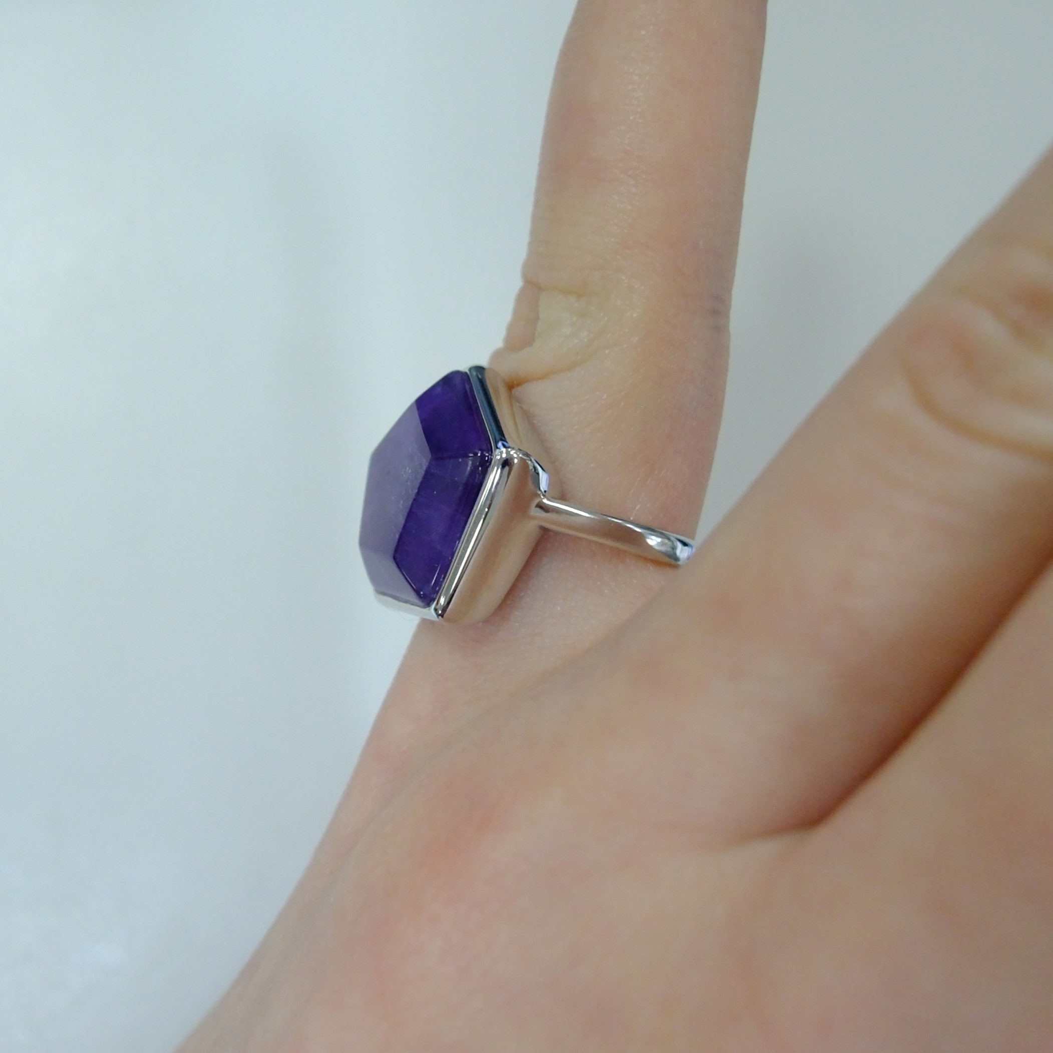 Серебряное кольцо с аметистом